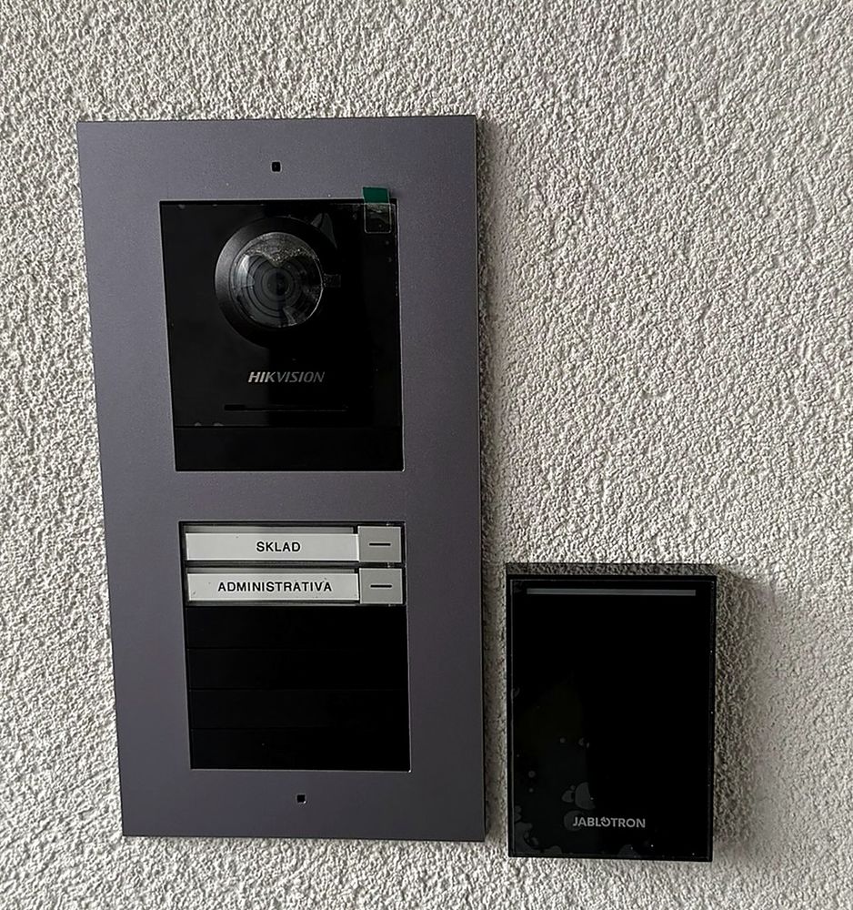 Videotelefon Hikvision — instalace domovního intercomu TSD SERVIS